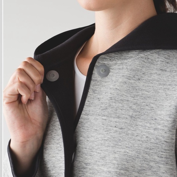 Lululemon City Bound Wrap
Heathered Space Dyed Medium Grey / Black- size 2 - Picture 6 of 7